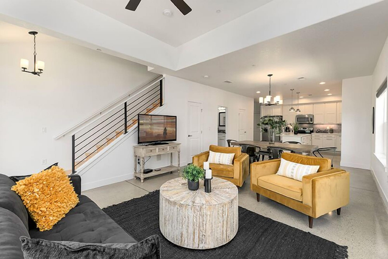 Others 5, Gorgeous Townhome Steps From the Brewery District!, Larimer
