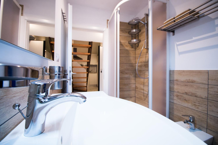 Bathroom 4, Inner House, Rome