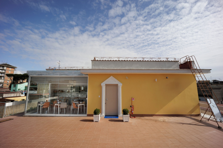 Exterior & Views 2, REDDIMUS Guest House, Napoli