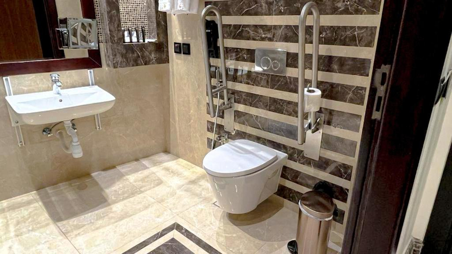 Bathroom 5, Bayat Hotel