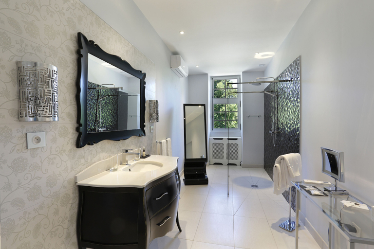 Bathroom 5, Château de Melin, Côte-d'Or