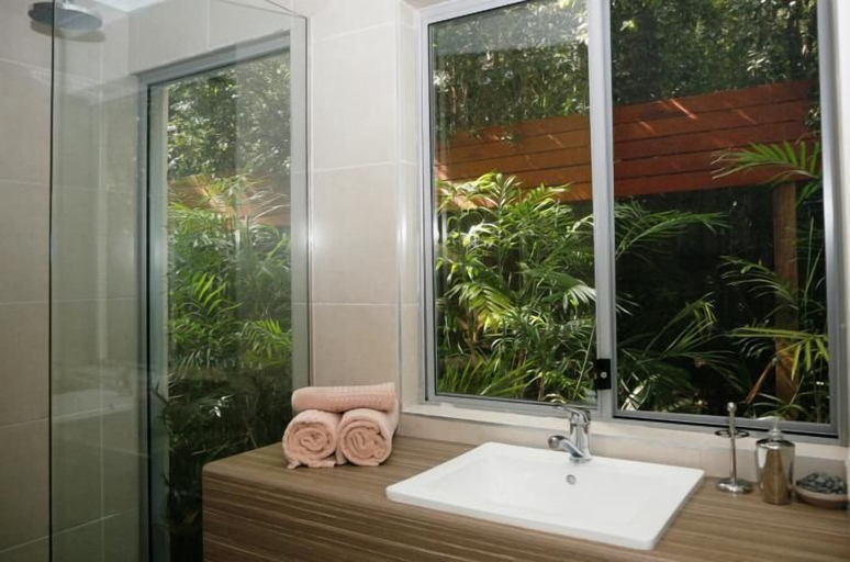 Bathroom 4, Noosa Flashpackers - Hostel, Noosa - Sunshine-Peregian