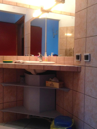 Bathroom 4, Pinpin d'Amour, Saint-Philippe