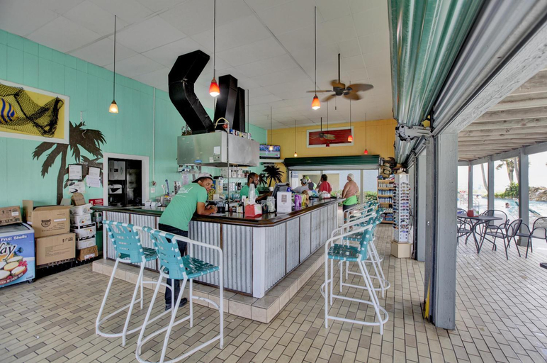 Food & Drinks, Long Beach Resort by Panhandle Getaways, Bay