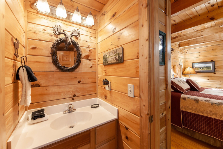 Bathroom 3, Moose Tracks 3 Bedroom Cabin by RedAwning, Sevier