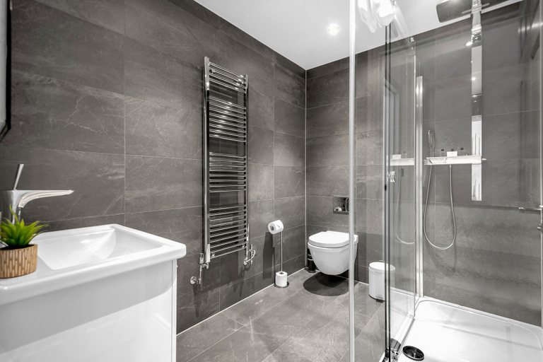 Bathroom 3, 2 Bedroom Service Apt in Artillery Lane, London