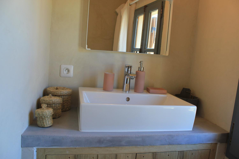 Bathroom, Les Terrasses de Vallerargues, Gard