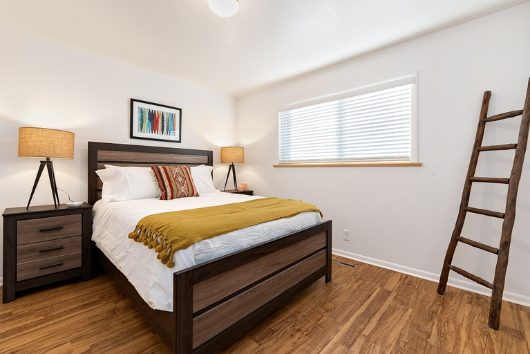 Bedroom 3, Hidden Gem Near Old Town | Grill & Cruiser Bikes!, Larimer
