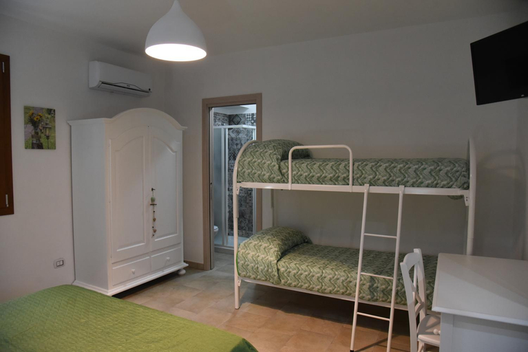 Others 5, B&B MadaM, Taranto