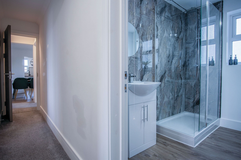 Bathroom 3, Gower Hideaway - 3 Bed - Ocean Breeze, Swansea