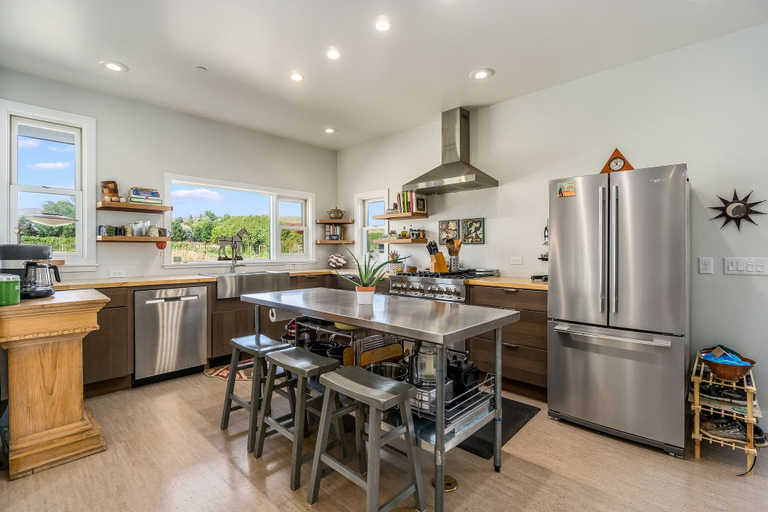 Food & Drinks 4, Spectacular Home in Peaceful Area Vineyard Views, Larimer