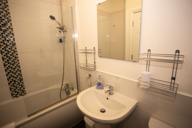 Bathroom 4, Norton Serviced Apartments, Stockton-on-Tees