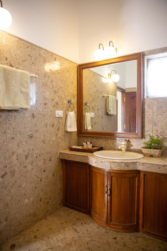 Bathroom 4, Marlihill Bungalow - CGH Earth, The Nilgiris