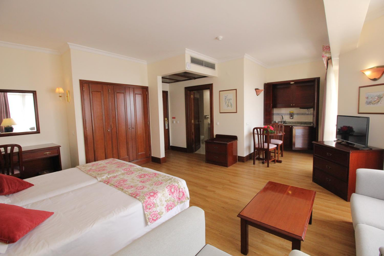 Bedroom 3, Suite Hotel Jardins Da Ajuda, Funchal