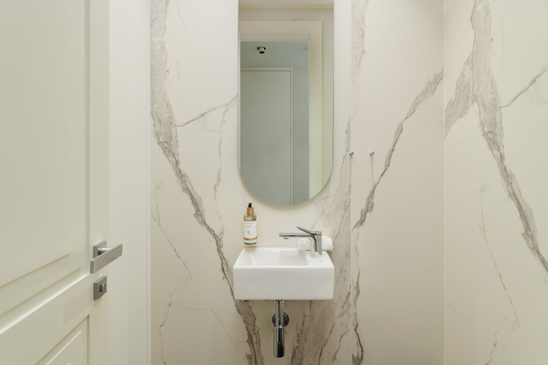 Bathroom 3, Porto Palace