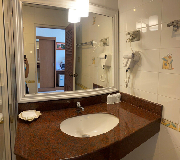 Bathroom 4, Seaview Sriracha Hotel, Si Racha