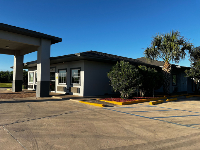 Exterior & Views 2, Rodeway Inn, Frio