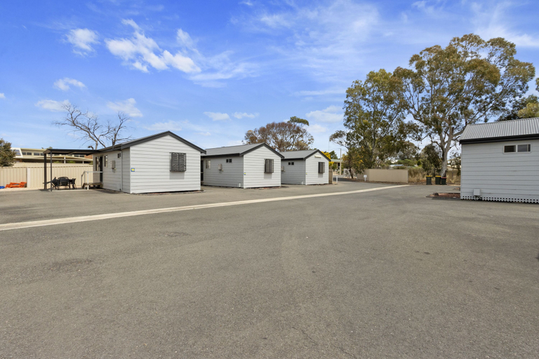 Exterior & Views 2, Costello Hotels - Moonta Bay Cabins, Copper Coast