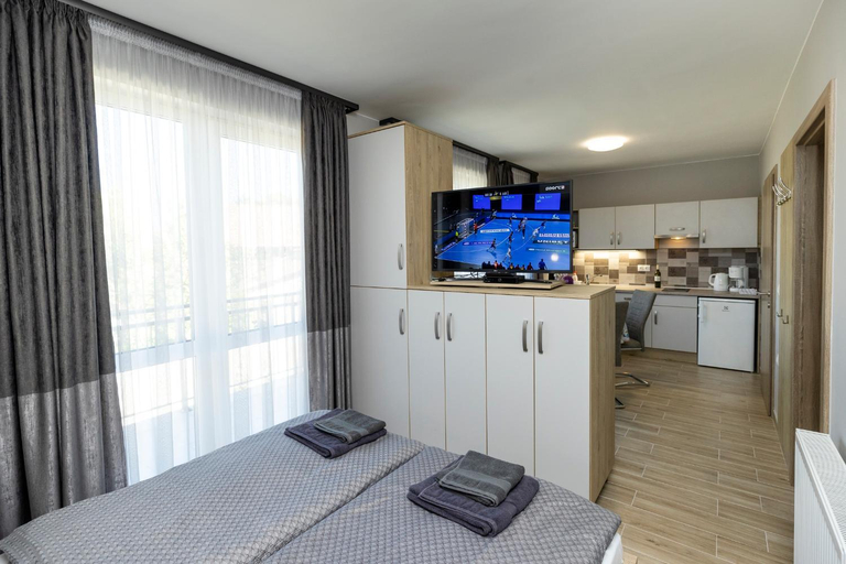 Others 3, Star Apartman, Eger