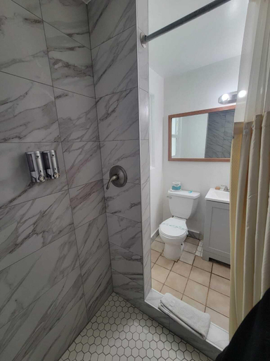Bathroom 4, Motel San Diego, San Diego