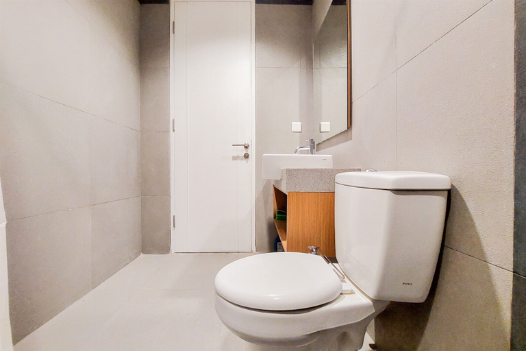 Bathroom 3, Elegant And Spacious 2Br At Paddington Heights Apartment, Tangerang