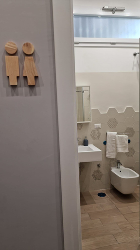 Bathroom 5, Miambra, Napoli