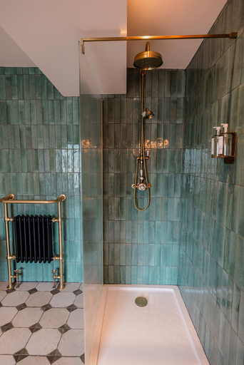 Bathroom 3, The Ashford Arms, Derbyshire