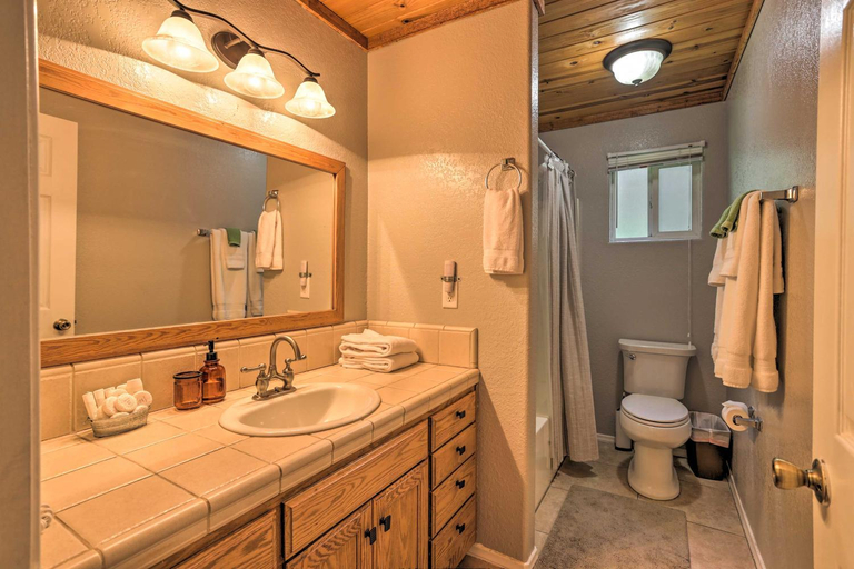 Bathroom 3, Remodeled Crestline Retreat: Walk to Lake Gregory!, San Bernardino