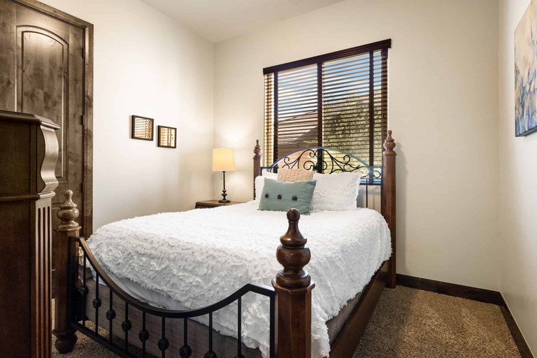 Bedroom 3, Coral Vista Villa by RedAwning, Washington
