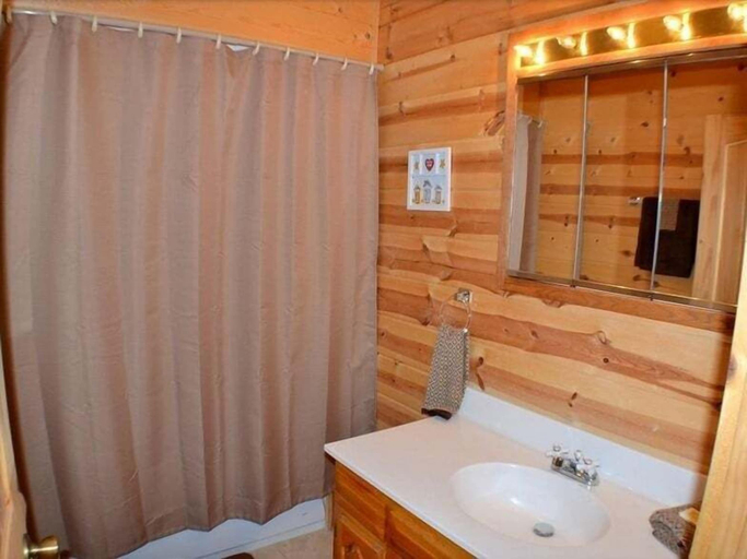 Bathroom 3, A Kings Lodge, Sevier