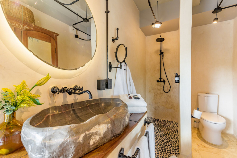 Bathroom 10