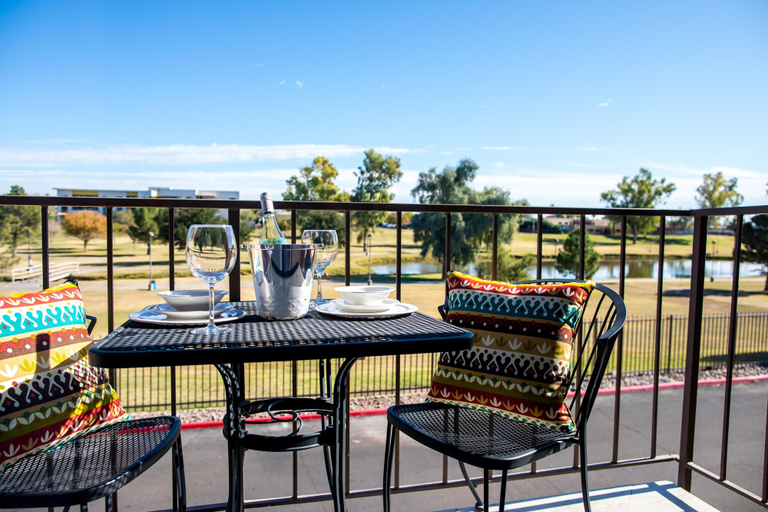 Balcony 4, 220 Fully Furnished with WiFi by RedAwning, Maricopa