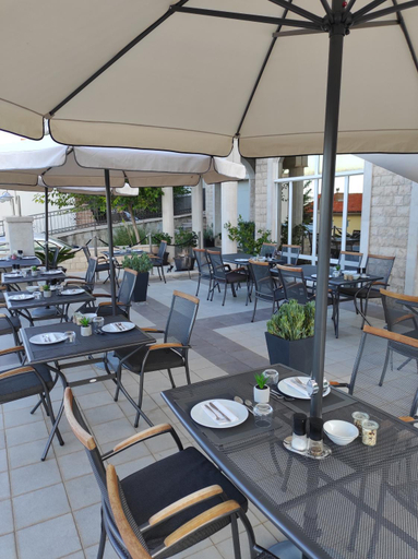 Food & Drinks 5, White Stone Villa 43, Baška Voda