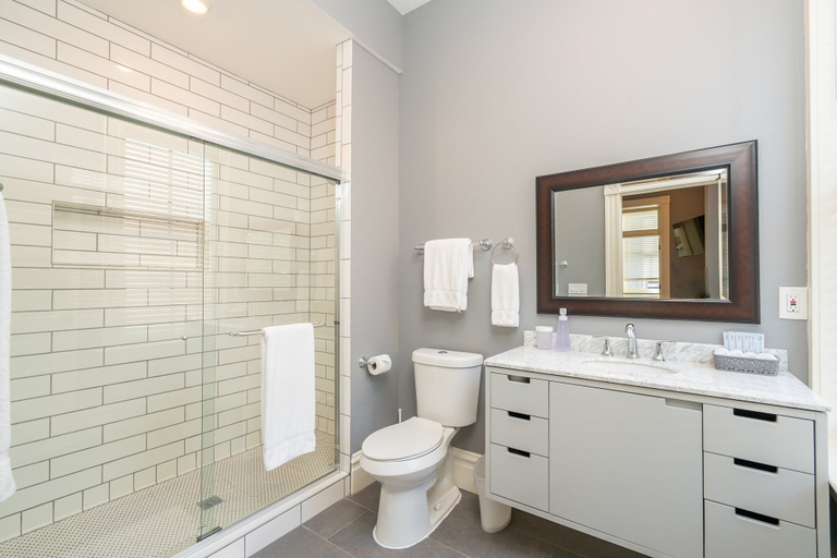 Bathroom 4, Parkside Comfort | JZ Vacation Rentals, Saint Louis