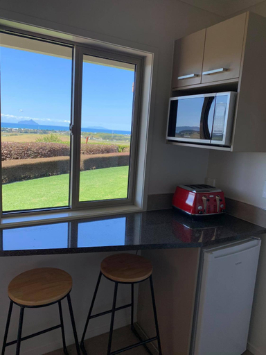 Others 5, Views to unwind - self contained unit w/king bed, Whangarei