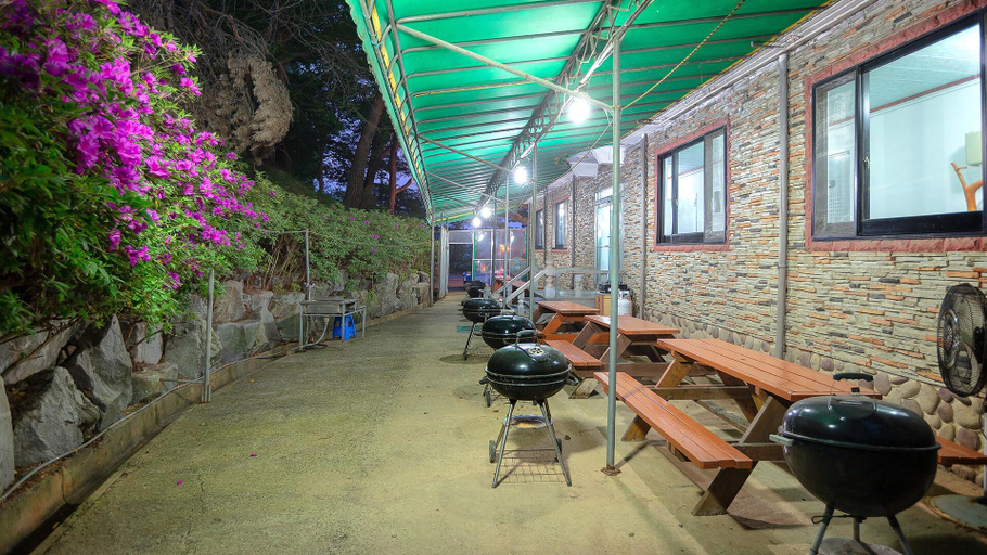 Food & Drinks, Kkotjipureunsol Pension, Taean
