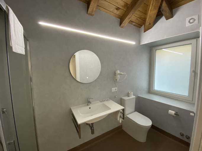 Bathroom 4, dp Cristal Centro Histórico, Lugo
