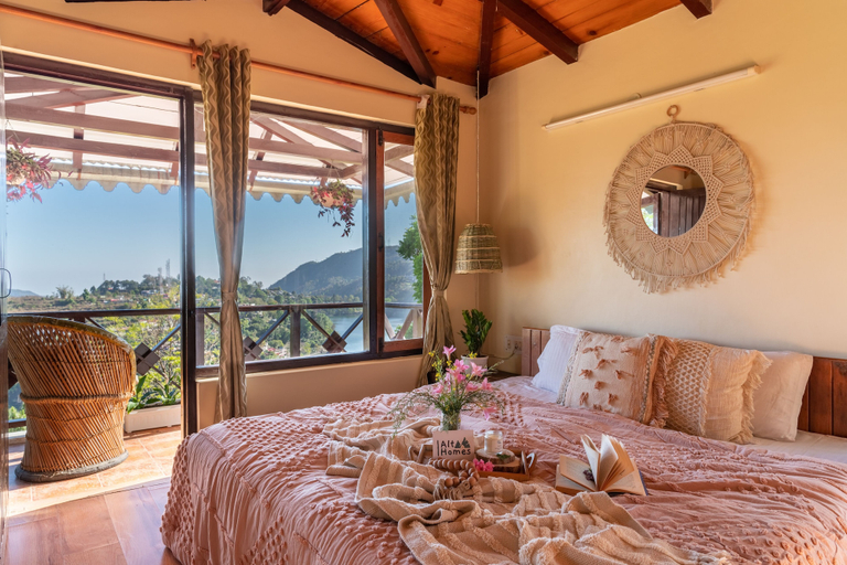 Bedroom, Sojourn with Nyoli, Nainital