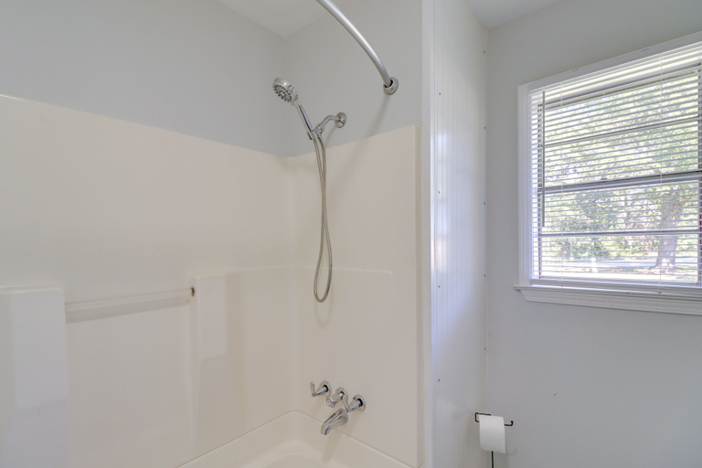 Bathroom 4, 'the Old Parsonage' Pindall House w/ Patio!, Searcy