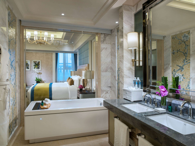 Bathroom 18