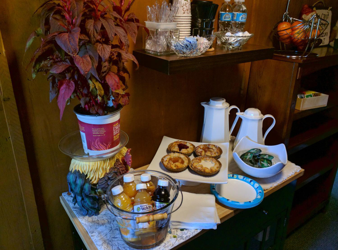 Food & Drinks 5, The Sugar Creek Retreat, Benton