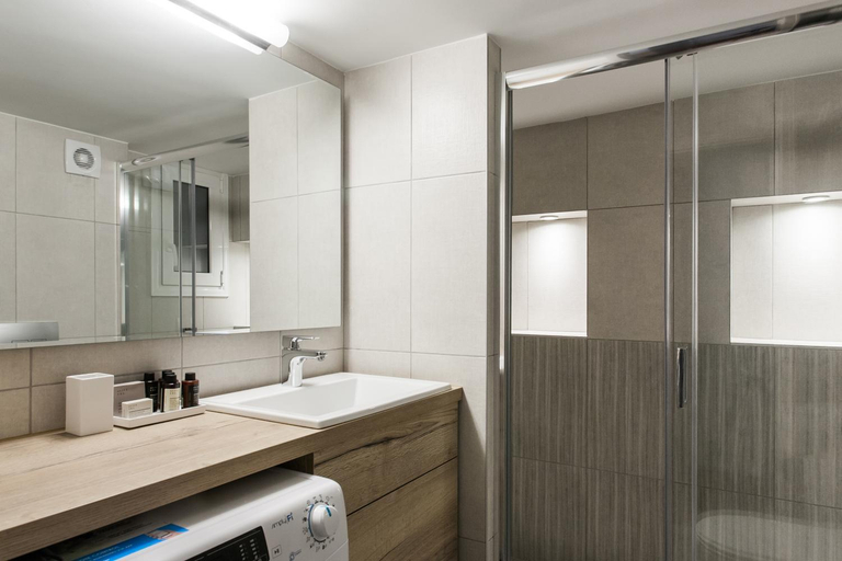 Bathroom 3, Deluxe & Stylish 2BD Apartment in Pangrati by UPSTREET, Attica