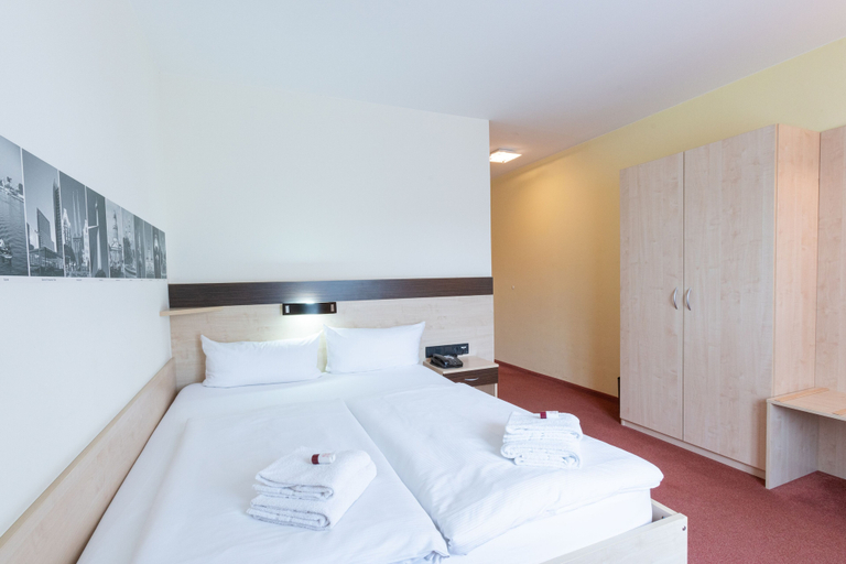 Bedroom 4, Hotel Mit-Mensch, Berlin