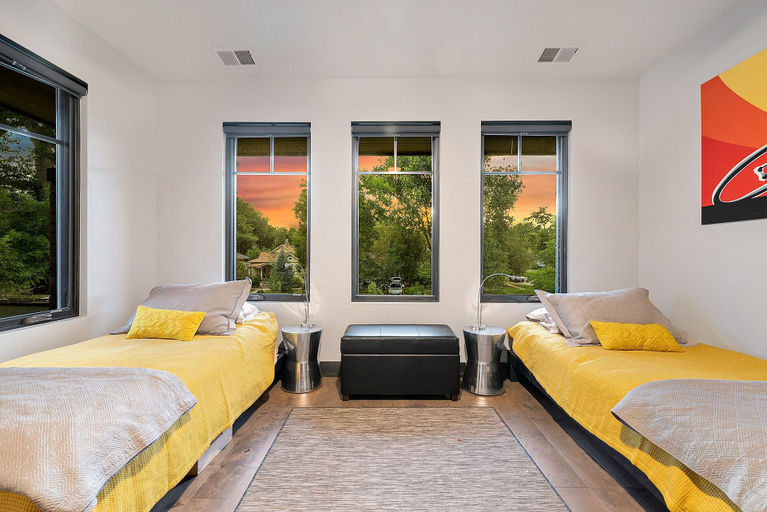 Bedroom 3, Relaxing in Paradise W Private Roof Top Deck!!, Larimer