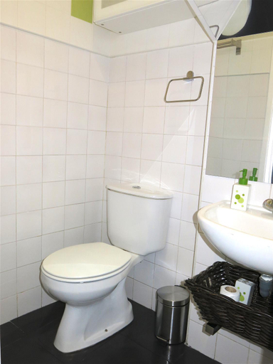 Bathroom 2, Apartments in the Castle of S Jorge, Lisbon