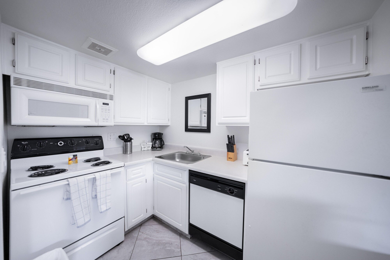 Private kitchen, 224 Fully Furnished with WiFi by RedAwning, Maricopa