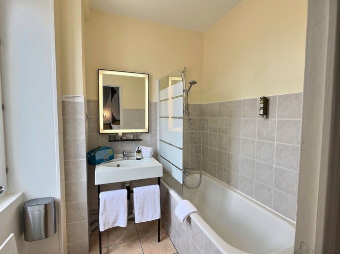 Bathroom 4, Hôtel Du Cygne, Loir-et-Cher