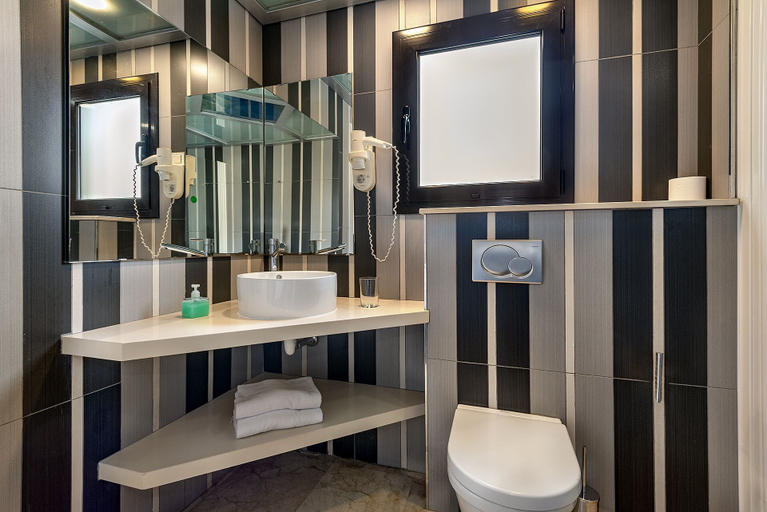 Bathroom 4, Hotel Limonaia, Barcelona