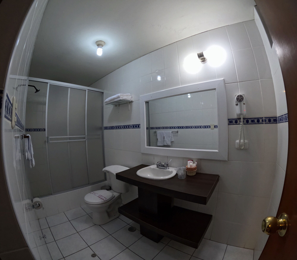 Bathroom 3, TerraMistica Colca - Fogatas & Termales, Caylloma