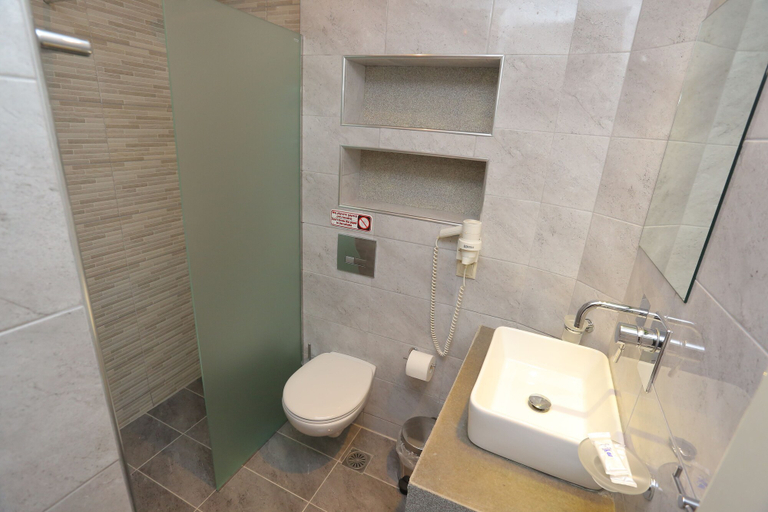 Bathroom 5, Hotel Tropical, Central Macedonia